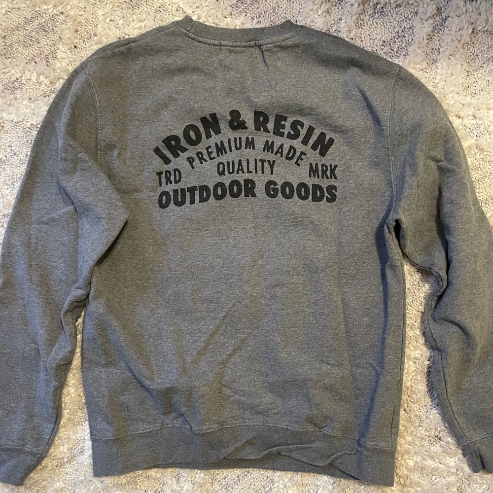 Men’s lightly worn Iron & Resin crewneck sweatshirt.